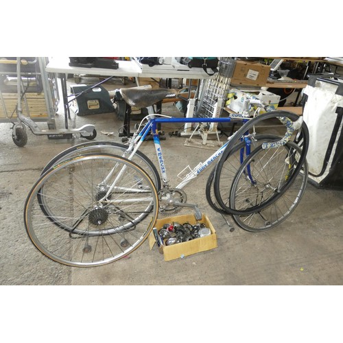 2102 - 1 x Eddy Merckx drop handle bar racing bike with a quantity of various spare bike parts (not known i... 