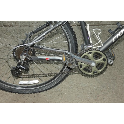 2125 - 1 x Ridgeback Cyclone mountain bike