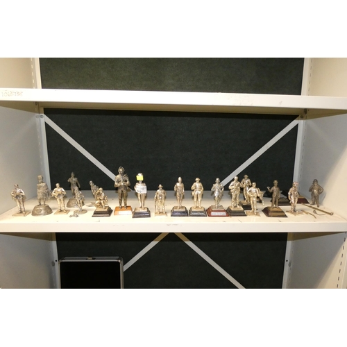 3062 - A small collection of miscellaneous model figures (one shelf)