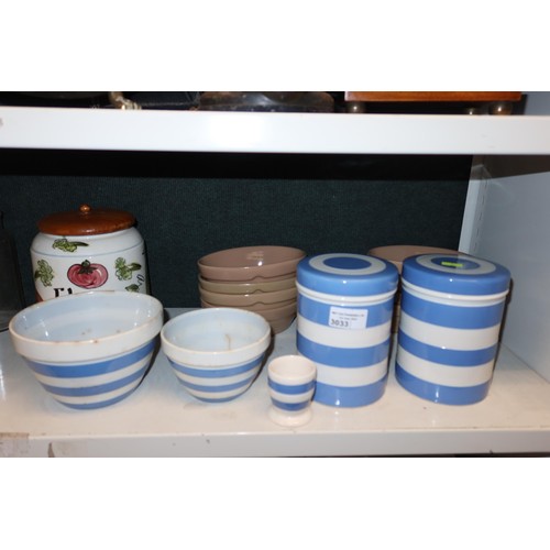3033 - Two Cornish ware storage jars, two Cornish ware pudding basins and a quantity of miscellaneous kitch... 
