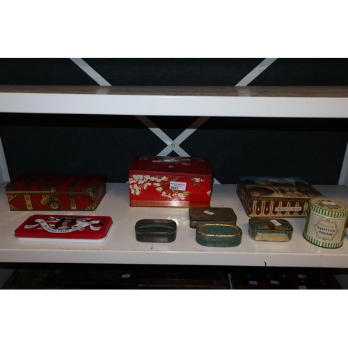 3043 - A collection of miscellaneous vintage decorative tins (two shelves)