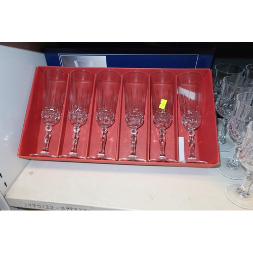 3047 - A quantity of miscellaneous decorative drinking glasses and boxed sets of glasses (three shelves)