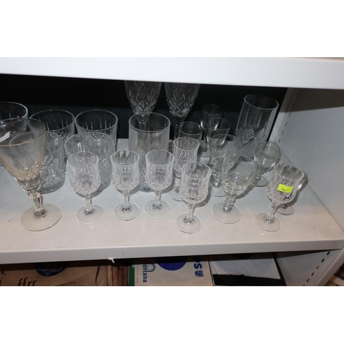 3047 - A quantity of miscellaneous decorative drinking glasses and boxed sets of glasses (three shelves)