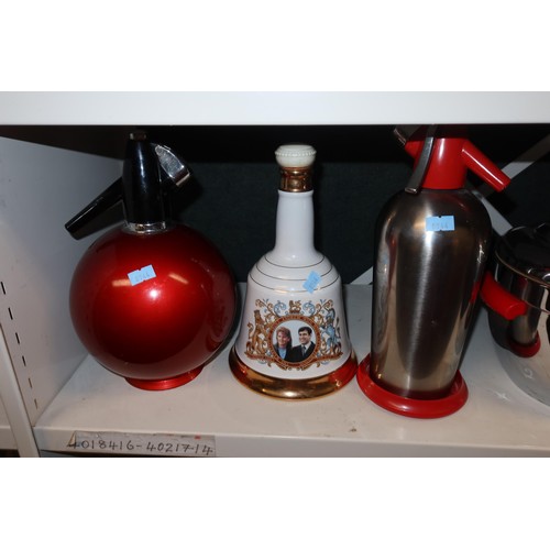 3050 - 2 vintage sparklets soda siphons, a vintage ice bucket, a commemorative Bell's whiskey bottle, a Rom... 