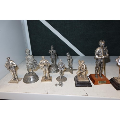 3062 - A small collection of miscellaneous model figures (one shelf)