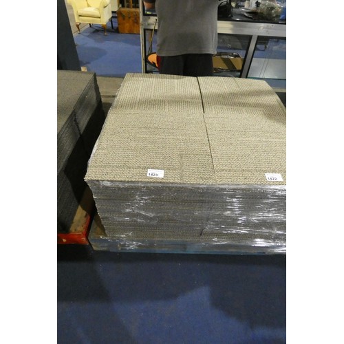 1423 - A quantity of approx 200 cream patterned carpet tiles approx 50x50cm