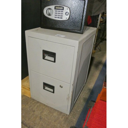 1427 - A 2 drawer fire safe/fling cabinet by Sentry, open but no key included