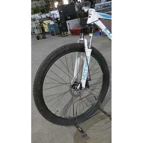 2282 - 1 x Carrera Vengeance mountain bike