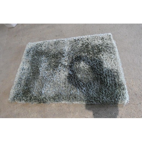 2248 - 1 x green shaggy rug approx 210 x 140cm