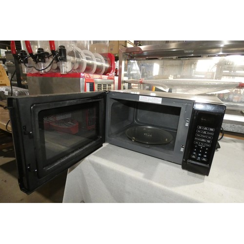 1121 - A black microwave oven by Morphy Richards - trade Tested Working