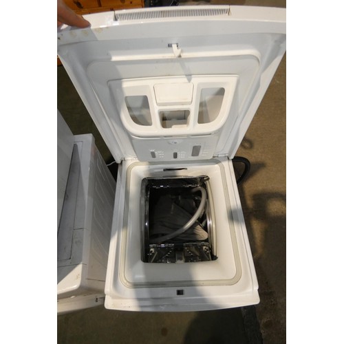 2251 - 1 x Hotpoint WMTF722H top loading washing machine (Trade)