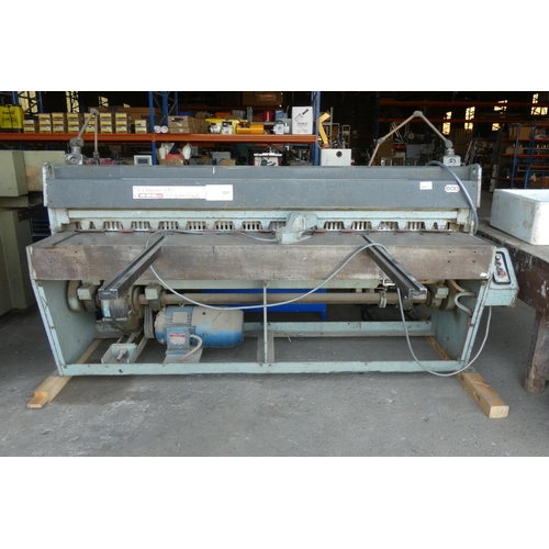 5053 - 1 x Edwards Truecut metal cutting guillotine model 3.25 / 2000 /DD, 3ph, capacity approx 3.25mm x 20... 