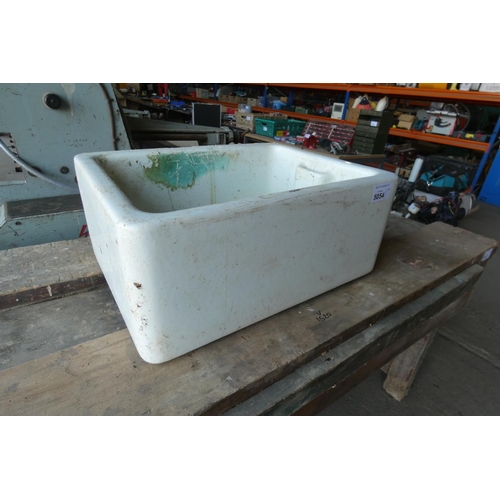 5054 - 1 x white ceramic Belfast type sink