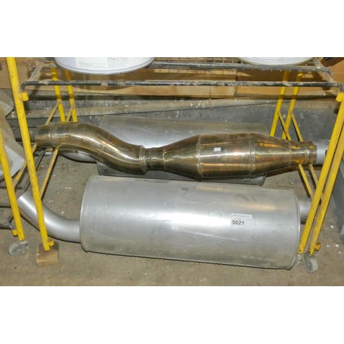 5021 - 3 x truck exhaust silencers. Contents of 1 shelf