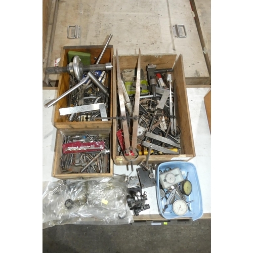 5086 - A quantity of various engineering related items including calipers, magnetic stands, dial gauges etc... 