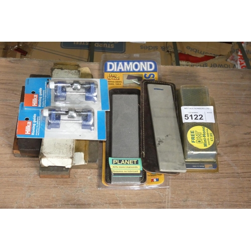 5122 - 2 x honing guides and a quantity of various sharpeners including 3 x diamond