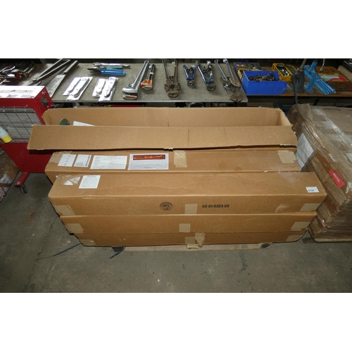 5147 - 1 pallet containing 16 x Shakespeare style SF3512/VRC 30-512MHx end-fed broadband vehicle antennas