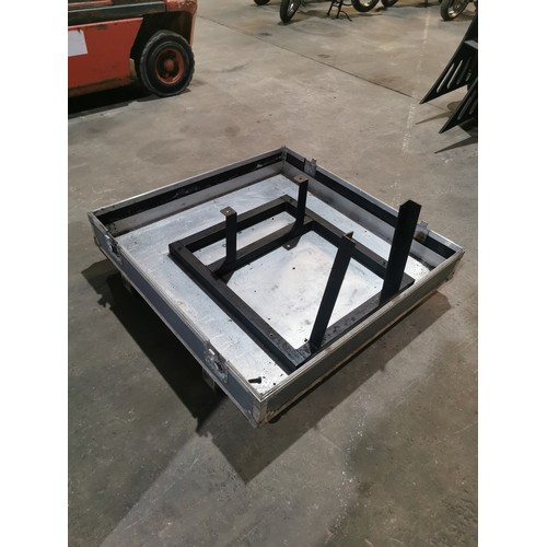 5860 - 1 grey flight case (for engine shipping) measuring approx 113cm x 113cm x 97 high