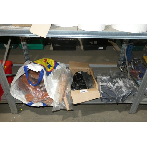 5641 - A quantity of various tool holders and gloves. Contents of 1 shelf