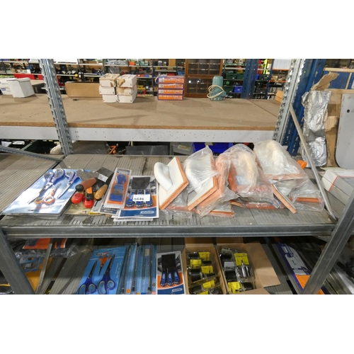 5646 - A quantity of various items including plasterers foam trowels, scissors and scrapers. Contents of 1 ... 