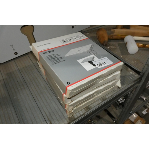 5651 - 4 x Bosch MT250 sawing tables