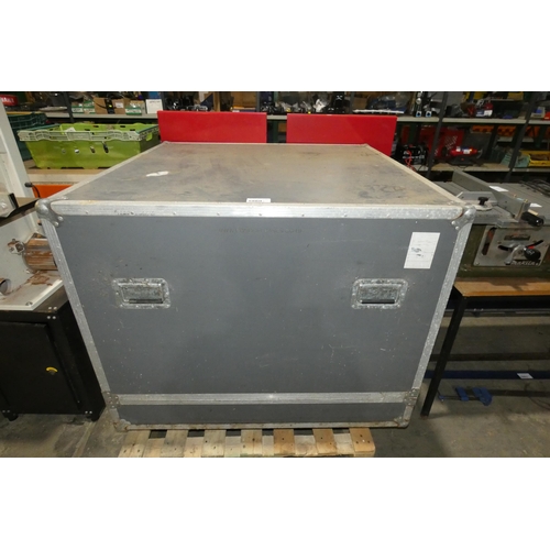 5860 - 1 grey flight case (for engine shipping) measuring approx 113cm x 113cm x 97 high