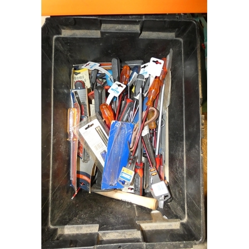 5852 - A quantity of various hand tools. Not practical to list in detail so please view or see photographs ... 