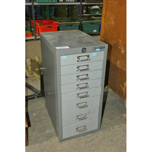 5865 - 1 x Bisley grey metal 8 drawer index type cabinet containing a quantity of various tools including c... 