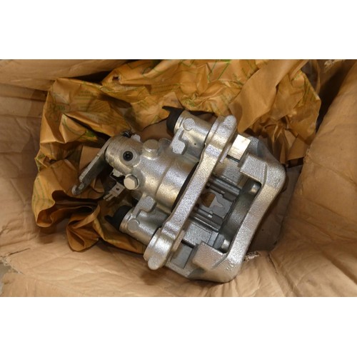 5014 - 2 x 180A alternators, 1 x Delco Remy starter motor, 1 x electric mirror control and 1 x brake saddle... 