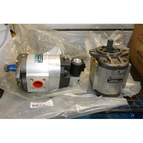 5022 - 1 x hydraulic pump and 1 x hydraulic motor- Details as per the photographs