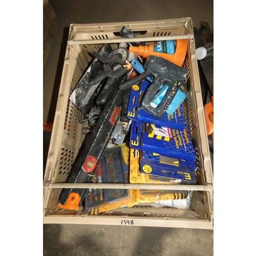 5192 - A quantity of various hand tools including saws etc. Contents of 1 plastic crate which is not includ... 