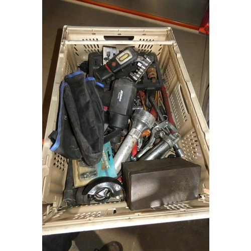 5198 - A quantity of various air tools, sockets etc. Contents of 2 plastic crates which are not included