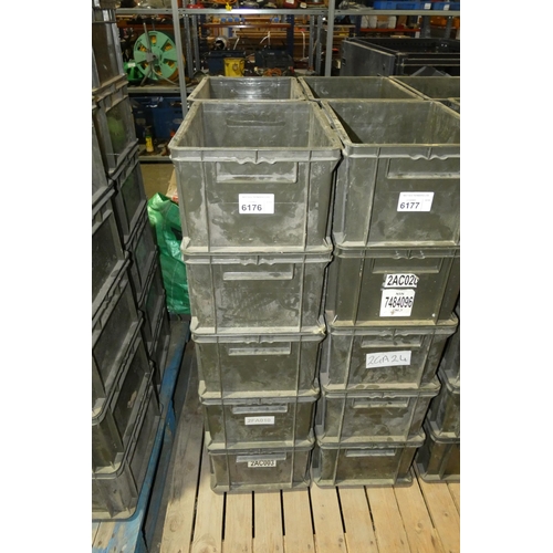 6176 - 10 x green plastic stacking boxes each approx 39 x 29 x 20cm high