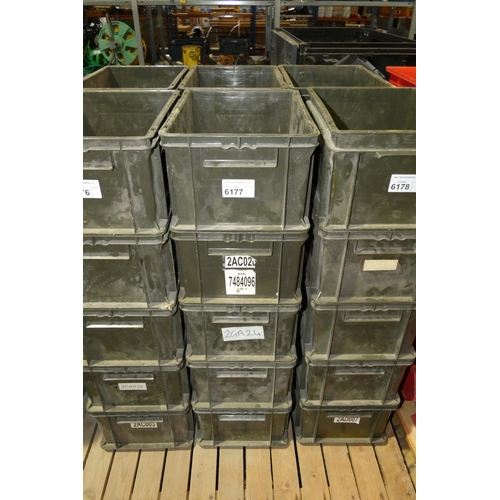 6177 - 10 x green plastic stacking boxes each approx 39 x 29 x 20cm high