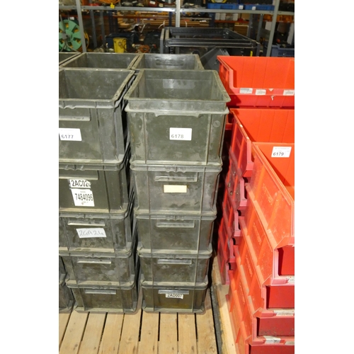 6178 - 10 x green plastic stacking boxes each approx 39 x 29 x 20cm high