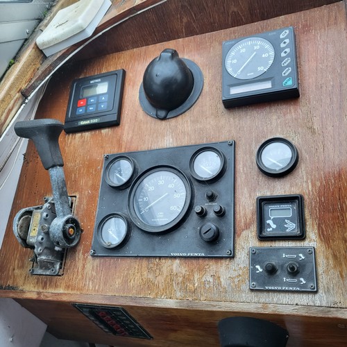 34 - Rare 22ft Aluminium powerboat, “Blue Rain” built for the Cowes to Torquay Power Boat race in 1965 by... 