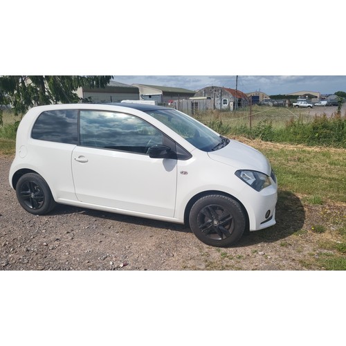 18 - White Seat Mii Design 3 dr hatchback, Reg VO67 WPV, 1st reg 28/09/2017, 5 speed manual Petrol. 999cc... 