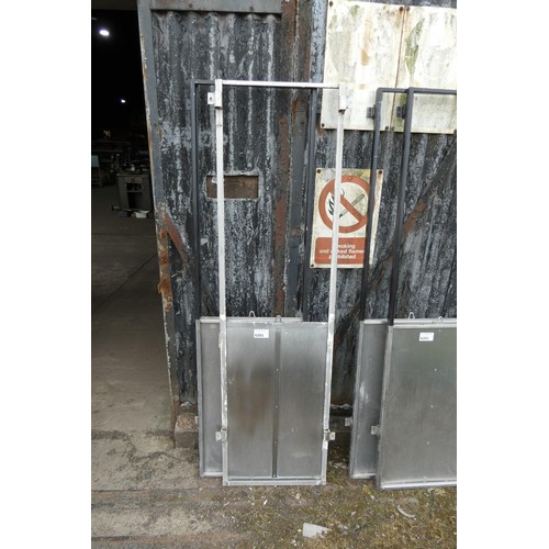 6202 - A pair of metal guillotine type gates approx 50cm x 178cm.