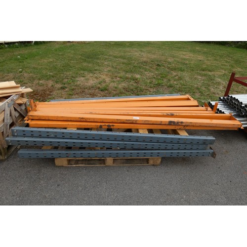 6213 - A qty of racking comprising of 3 uprights (2 bays). Each measuring 213cm high x 123cm wide, and 8 be... 