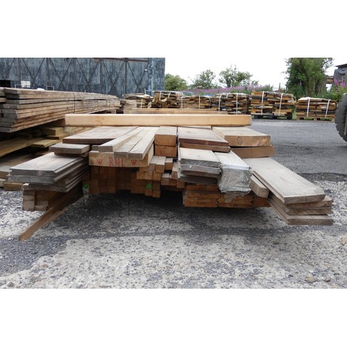 6236 - A qty of timber inc 22x5cm, 10x5cm, 3x3cm etc. Lengths vary up to approx 510cm.(Bottom Stack)