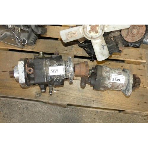 5139 - 2 x hydraulic pumps - Details as per the photograph