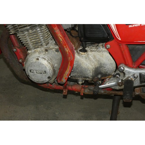 30 - Honda CB 900-F2 Motorcycle 900cc Red. 1982, Reg DKS 820X 1st reg 19/05/1982.. Mileage 46,715’ No Doc... 