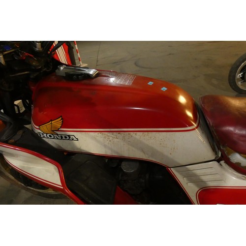 30 - Honda CB 900-F2 Motorcycle 900cc Red. 1982, Reg DKS 820X 1st reg 19/05/1982.. Mileage 46,715’ No Doc... 