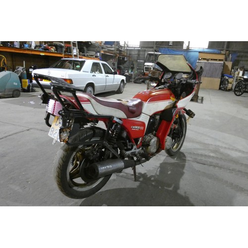 30 - Honda CB 900-F2 Motorcycle 900cc Red. 1982, Reg DKS 820X 1st reg 19/05/1982.. Mileage 46,715’ No Doc... 