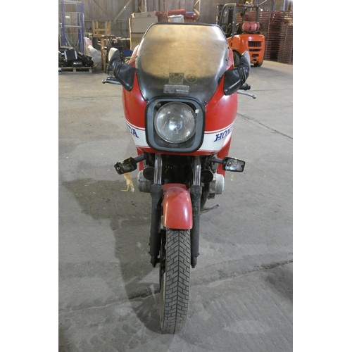 30 - Honda CB 900-F2 Motorcycle 900cc Red. 1982, Reg DKS 820X 1st reg 19/05/1982.. Mileage 46,715’ No Doc... 