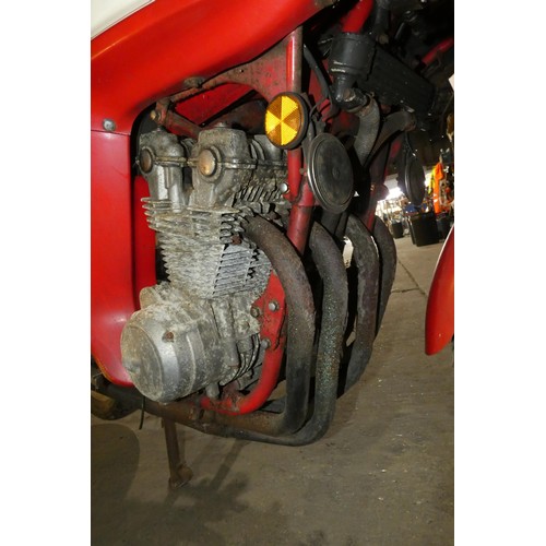 30 - Honda CB 900-F2 Motorcycle 900cc Red. 1982, Reg DKS 820X 1st reg 19/05/1982.. Mileage 46,715’ No Doc... 