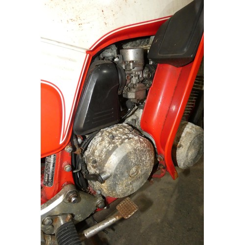 30 - Honda CB 900-F2 Motorcycle 900cc Red. 1982, Reg DKS 820X 1st reg 19/05/1982.. Mileage 46,715’ No Doc... 