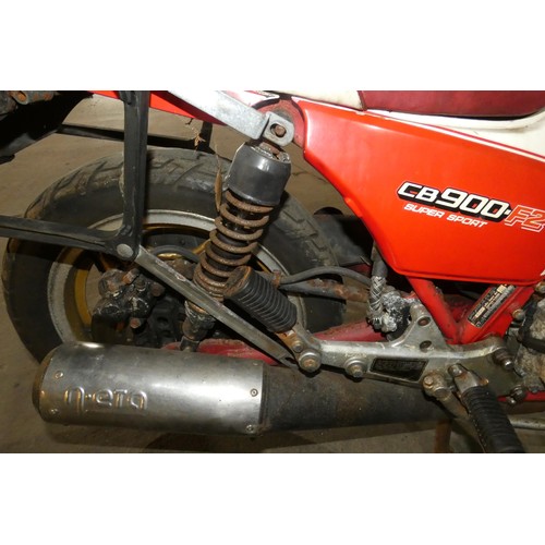 30 - Honda CB 900-F2 Motorcycle 900cc Red. 1982, Reg DKS 820X 1st reg 19/05/1982.. Mileage 46,715’ No Doc... 