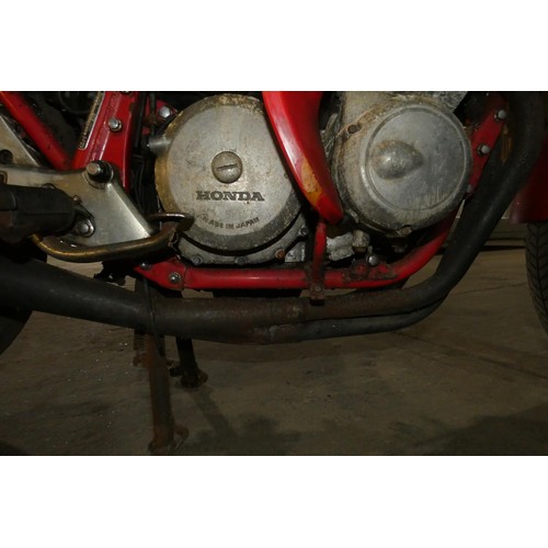 30 - Honda CB 900-F2 Motorcycle 900cc Red. 1982, Reg DKS 820X 1st reg 19/05/1982.. Mileage 46,715’ No Doc... 