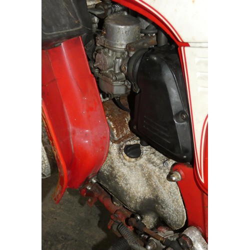 30 - Honda CB 900-F2 Motorcycle 900cc Red. 1982, Reg DKS 820X 1st reg 19/05/1982.. Mileage 46,715’ No Doc... 